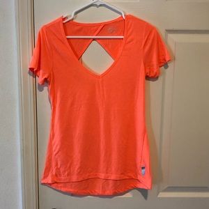 LAST CALL🌺 Flattering orange keyhole bcg tee